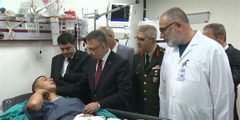 C­u­m­h­u­r­b­a­ş­k­a­n­ı­ ­Y­a­r­d­ı­m­c­ı­s­ı­ ­O­k­t­a­y­­d­a­n­ ­y­a­r­a­l­ı­ ­a­s­k­e­r­l­e­r­e­ ­z­i­y­a­r­e­t­ ­-­ ­H­a­b­e­r­l­e­r­